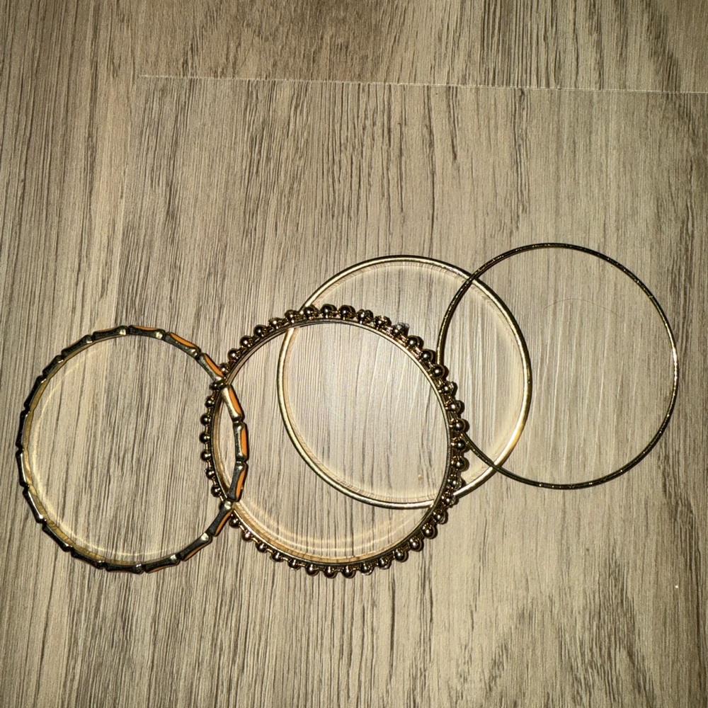 Elegant‎ Gold Bangle Set